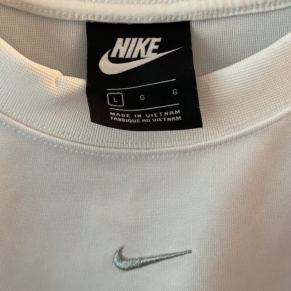 White Nike Crewneck Sweatshirt. - Picture 2 of 4